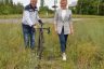 On retrouve ici la mairesse Janice Bélair-Rolland, en compagnie du conseiller mandataire aux sports,  Gilles Robert, dans un secteur de la piste cyclable planifiée.